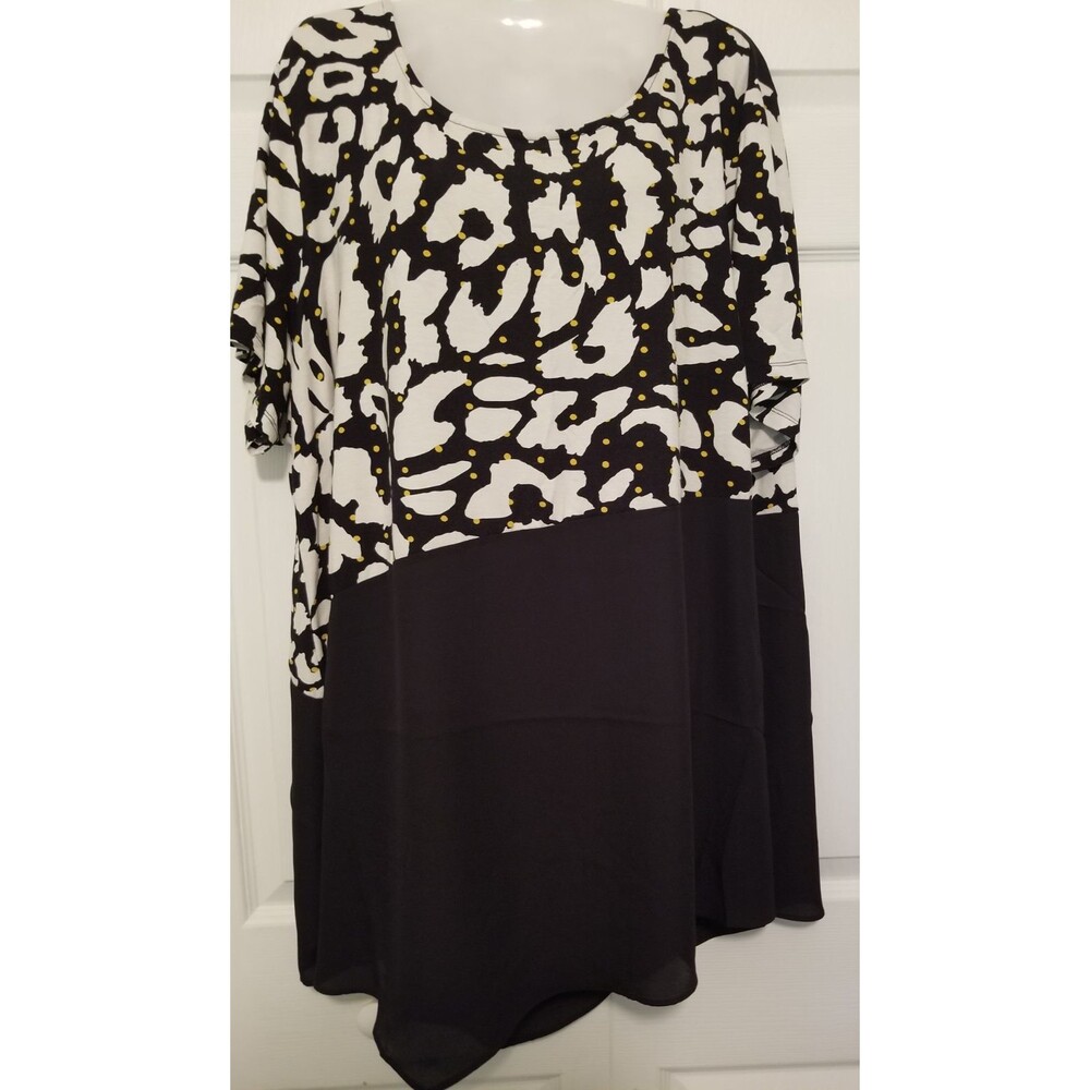 Women's Top Black Geometric Short Sleeve Sheer Hemline Plus Size 22/24